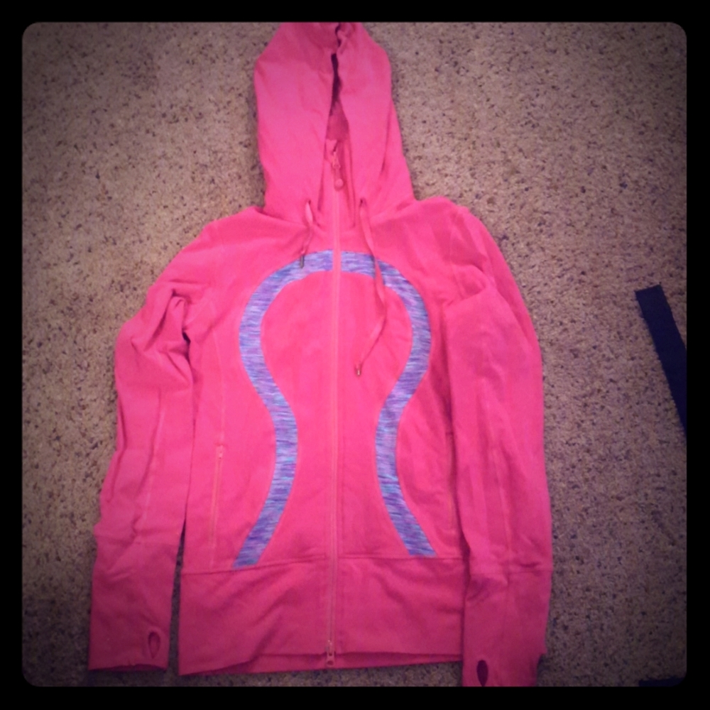 Lululemon Zip up hoodie in almost new condition
